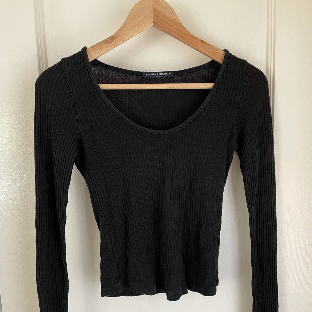 Brandy Melville black ribbed long-sleeve 🖤